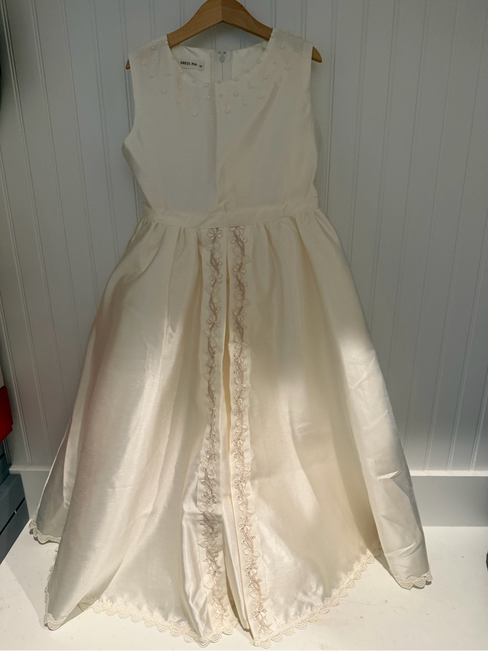 Elegant Cream Flower Girl Dress with Pearl Neckline